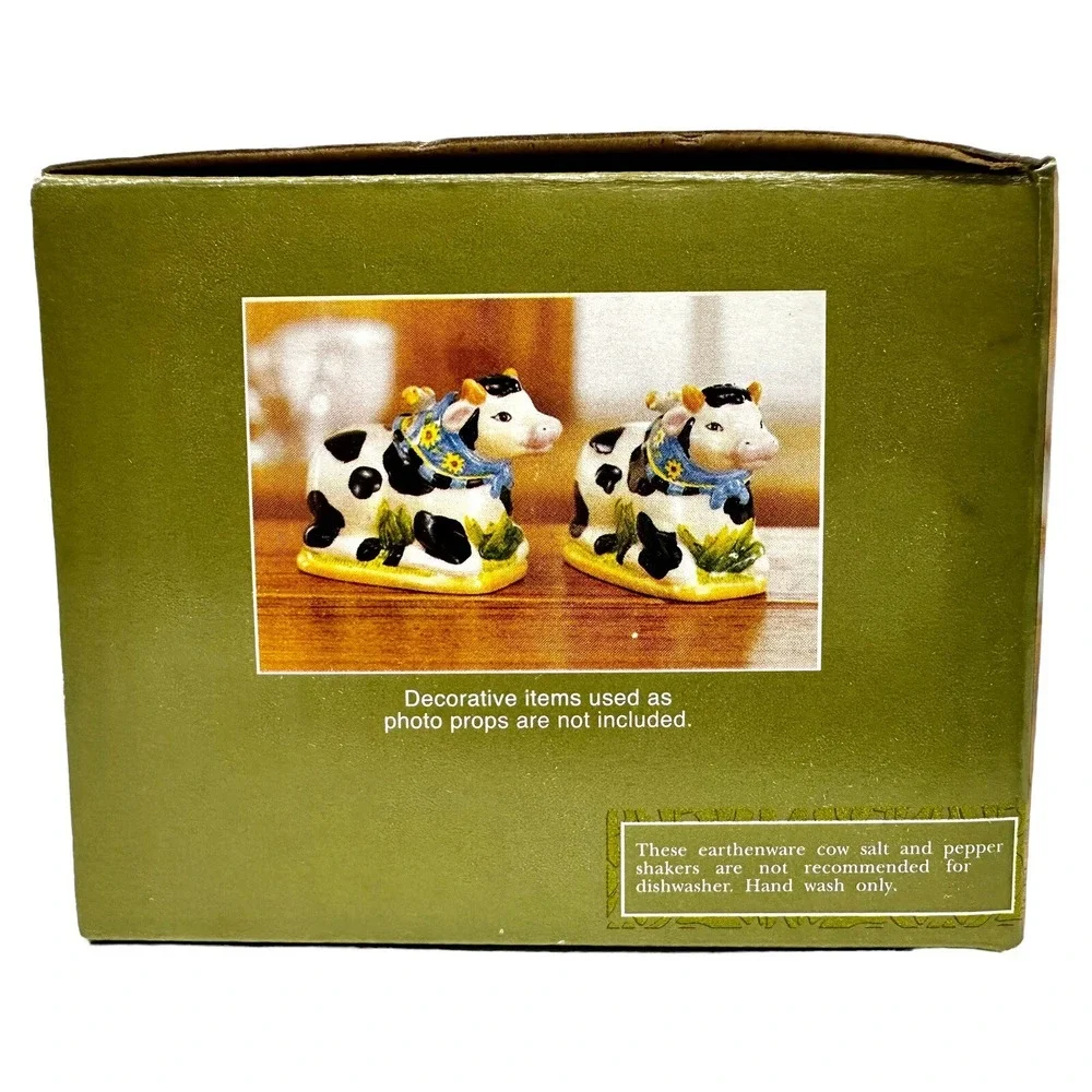 Cows Bulls Laying Down with Sunflower Bandannas & Birds Salt & Pepper‎ Shakers